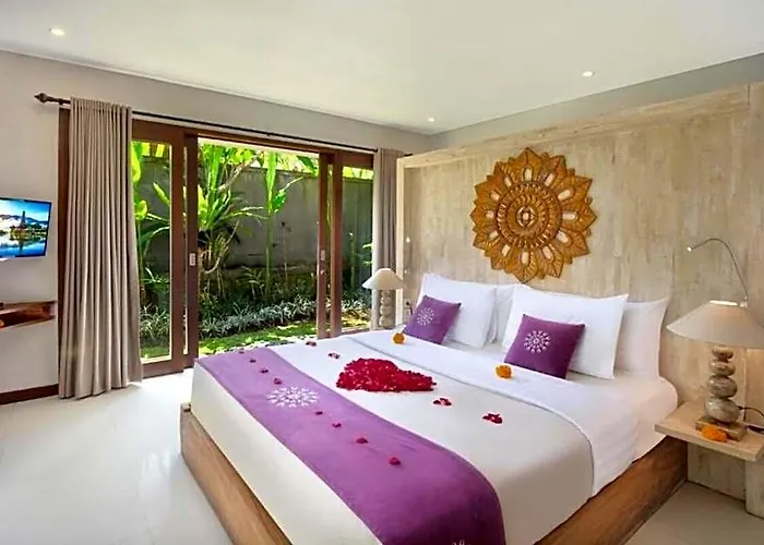 Stunning 2 Bedroom Private Pool Zn22